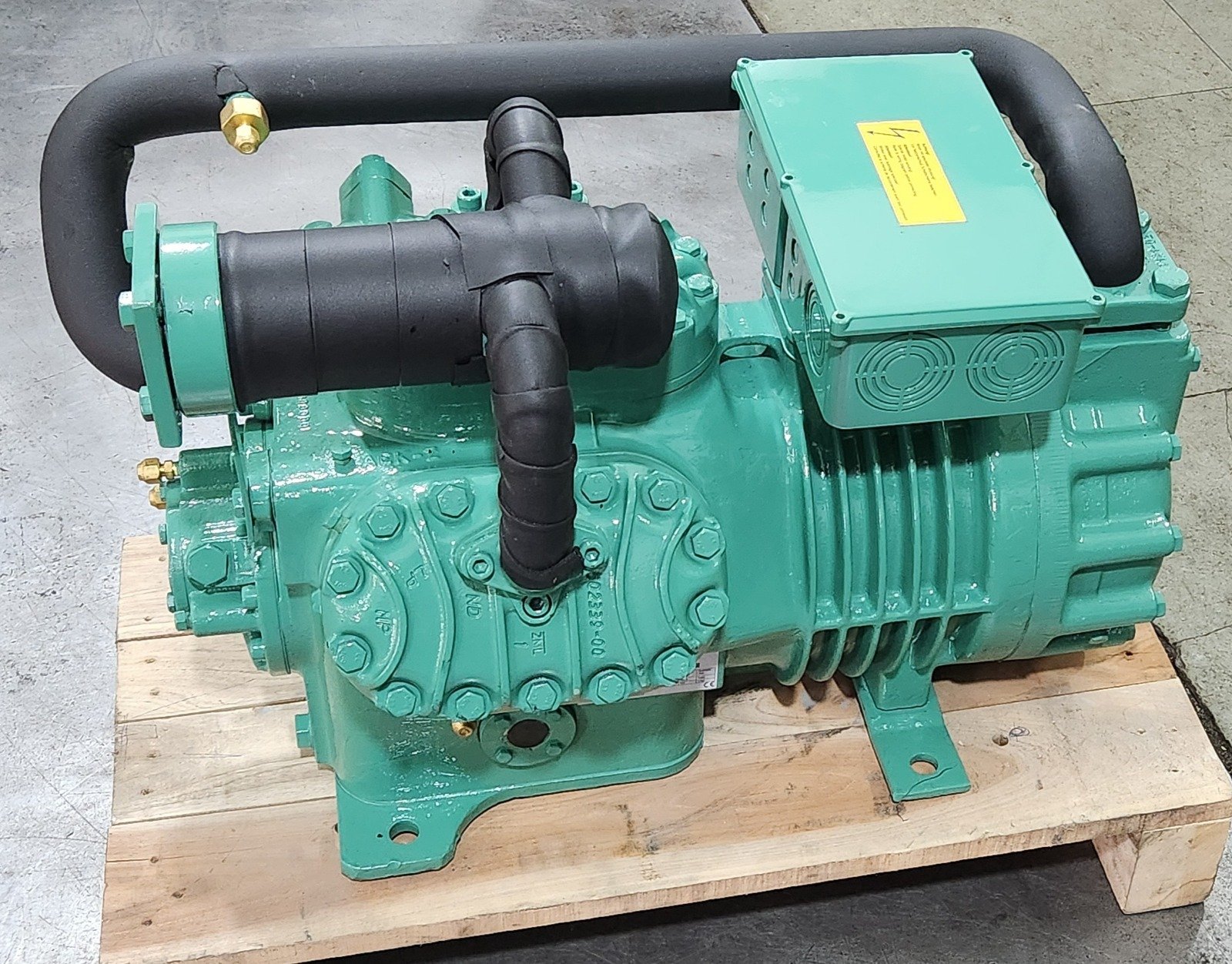 Semi hermetic compressor 